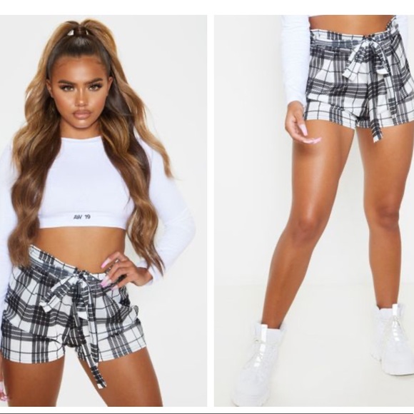 PrettyLittleThing Pants - Pretty little thing black check waist short